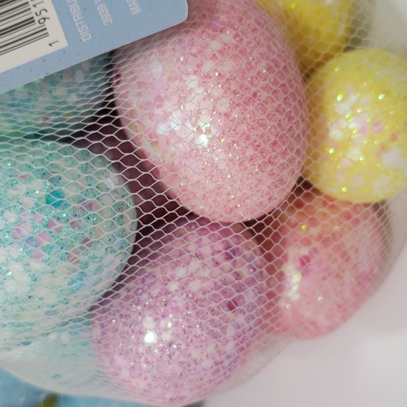 NWT Easter Pom Pom Garland and Decorative Eggs - Picture 9 of 9